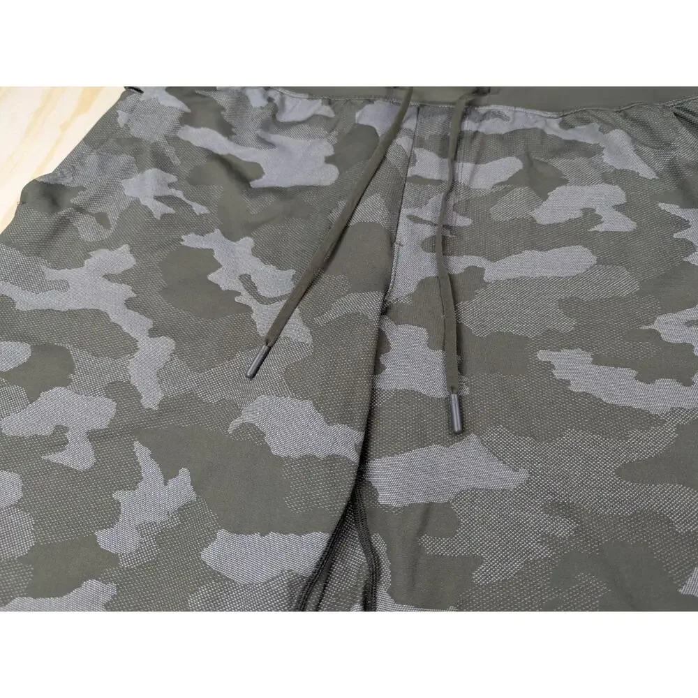 Lululemon Men's XL Pace Breaker Lined Short Green Camo Athletic Gym Zip Pocket